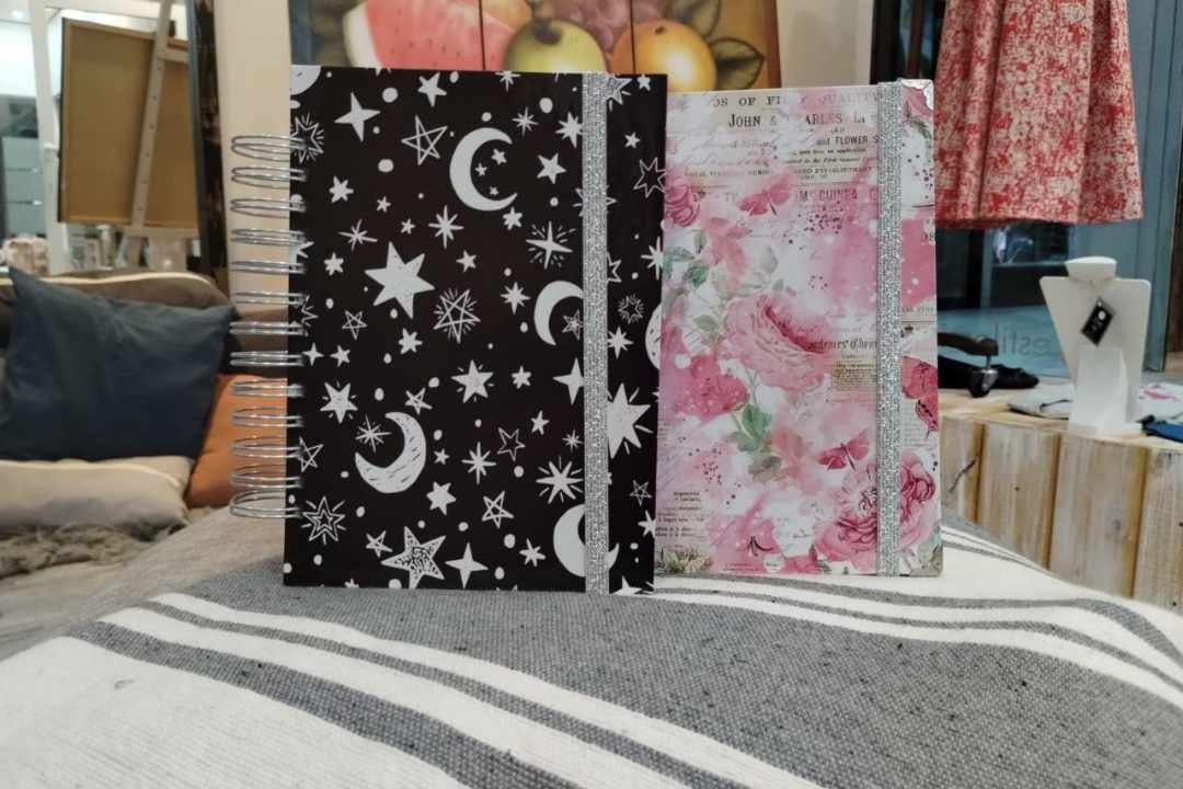 Cuadernos Personalizados Negro y Rosa Rayados